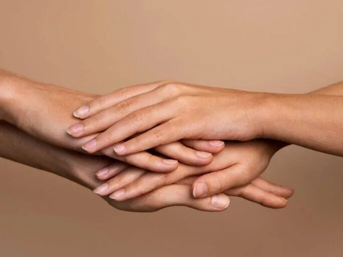 Naslovna slika za clanak Imate problem s trnjenjem ruku? Evo kako i koji vitamini mogu pomoći