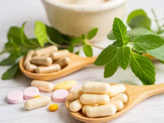 Naslovna slika za clanak Najbolji dodaci prehrani - kako odabrati između sintetskih i prirodnih